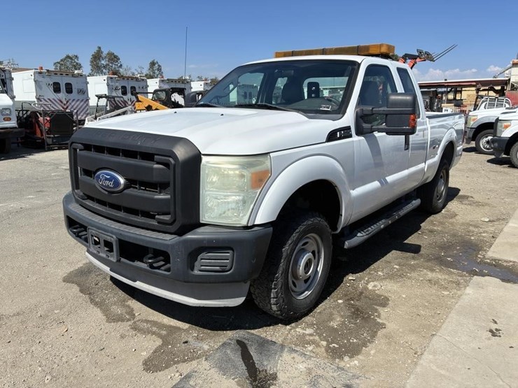 2011-ford-f250-xl-image-1