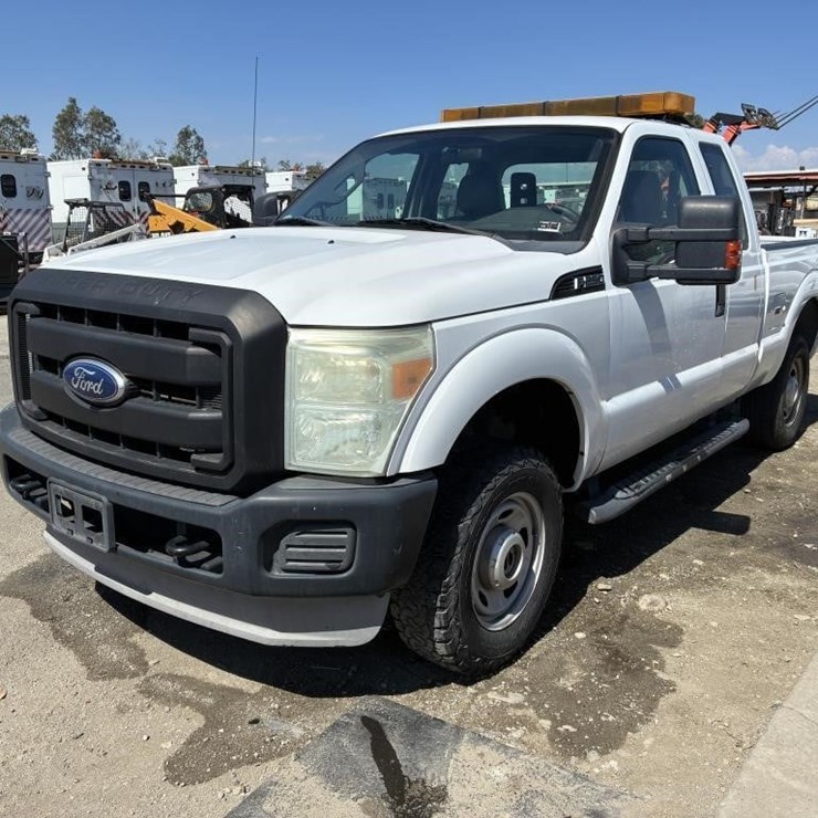 2011 FORD F250 XL