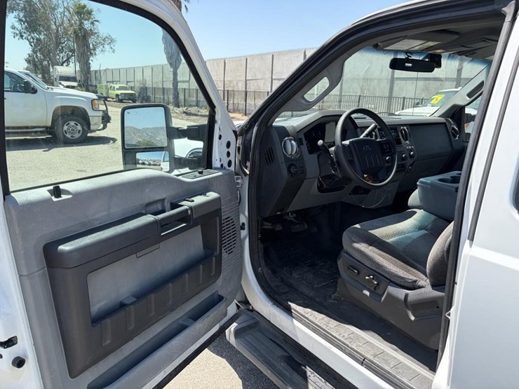 2011-ford-f250-image-14