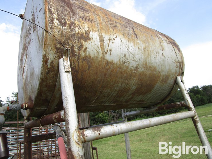 560-gal-fuel-tank-on-stand-image-11