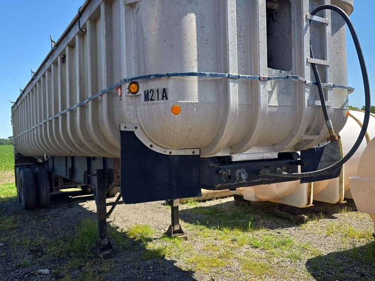 1970-fruehauf-dump-trailer,-32',-air-tailgate,-spring-ride,-full-frame,-grain-chute,-roll-tarp,-vin--639909-image-3