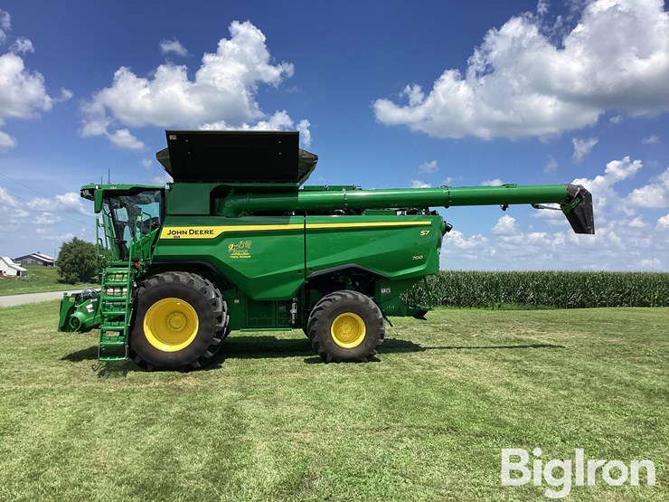 2025-john-deere-s7-700-image-8