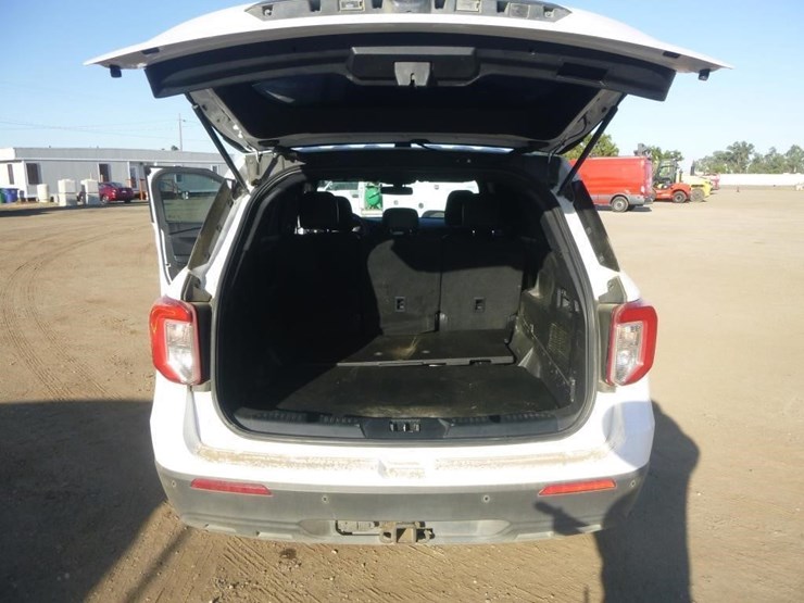 2020-ford-explorer-image-22