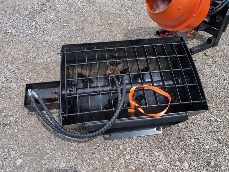 iranch-mini-skid-steer-mixing-bucket-irlmb-image-1