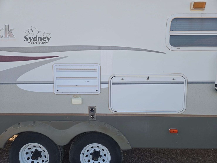 2006-keystone-outback-travel-trailer-image-9