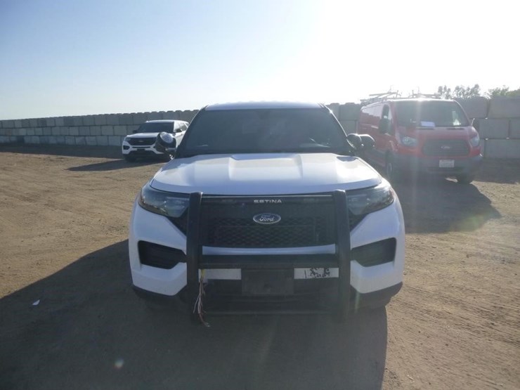 2020-ford-explorer-image-23