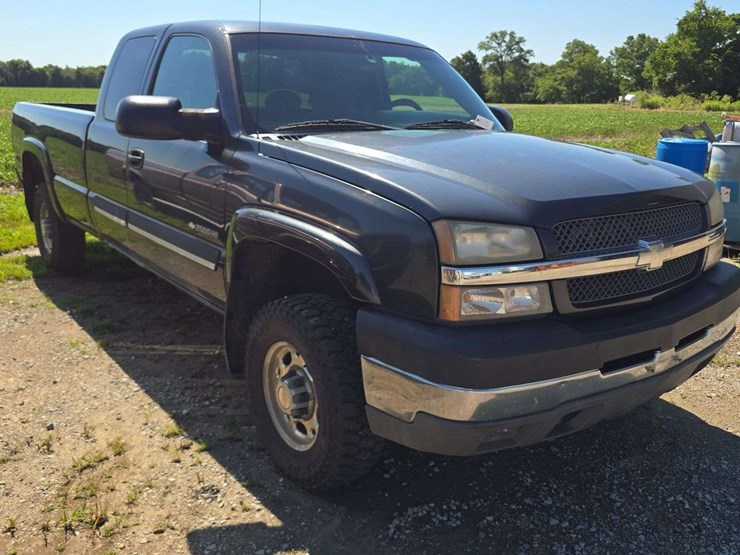 2003-chevrolet-2500hd-pick-up-truck,-211,414-miles,-extended-cab,-long-bed,-gas,-power-window-and-locks,-6.0-vortec,-vin--1gchk29u33e374043-image-3