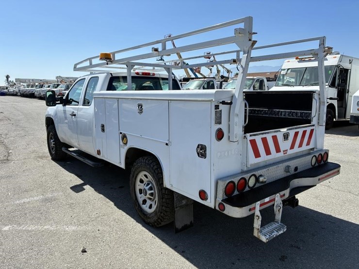 2012-gmc-sierra-3500-image-4