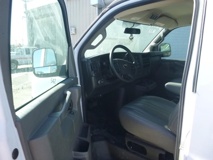2020-chevrolet-express-2500-image-5