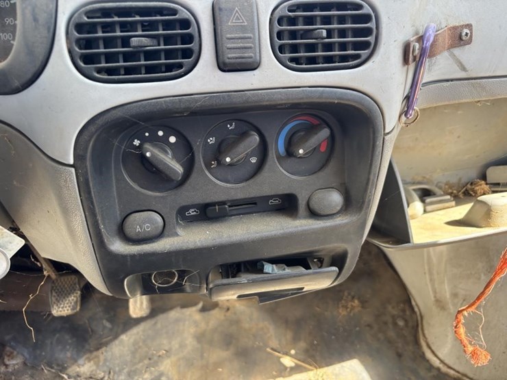 2009-tianjin-qingyuan-lsv-utility-truck-image-16