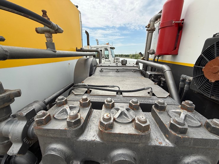 2012-kenworth-t800-image-17
