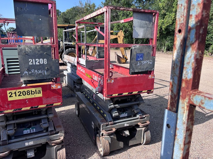 #39052-•-skyjack-sj111-3219-scissorlift-electric-|-for-parts/repairs-image-3