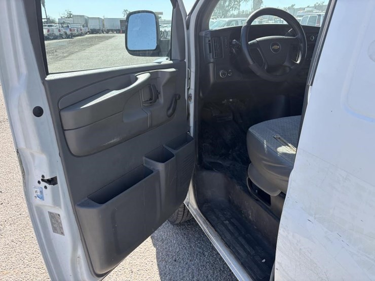 2012-chevrolet-express-2500-image-13