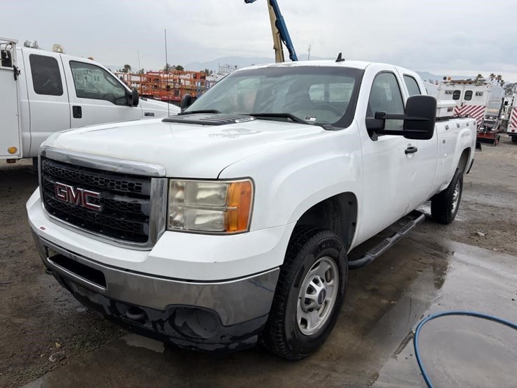 2012-gmc-sierra-2500-image-1