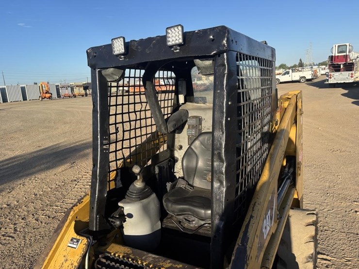 2014-caterpillar-226b3-image-21
