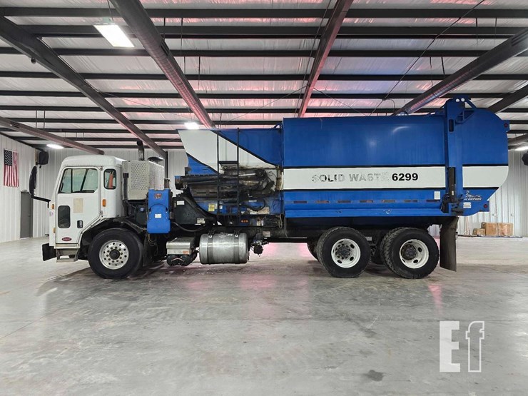2015-peterbilt-320-image-5