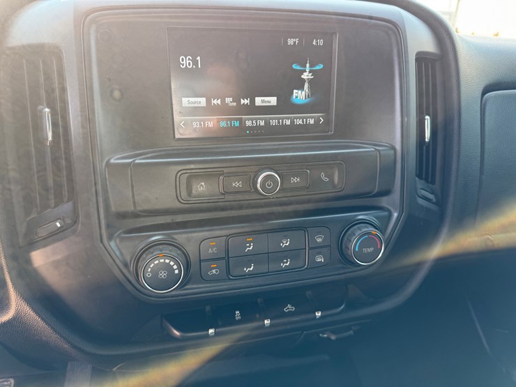 2018-chevrolet-silverado-2500hd-image-17