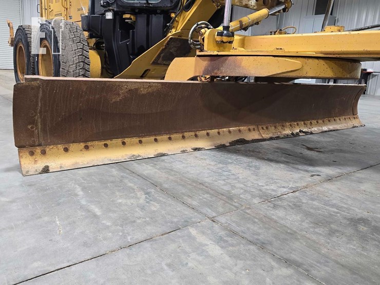 2014-caterpillar-160m2-image-10