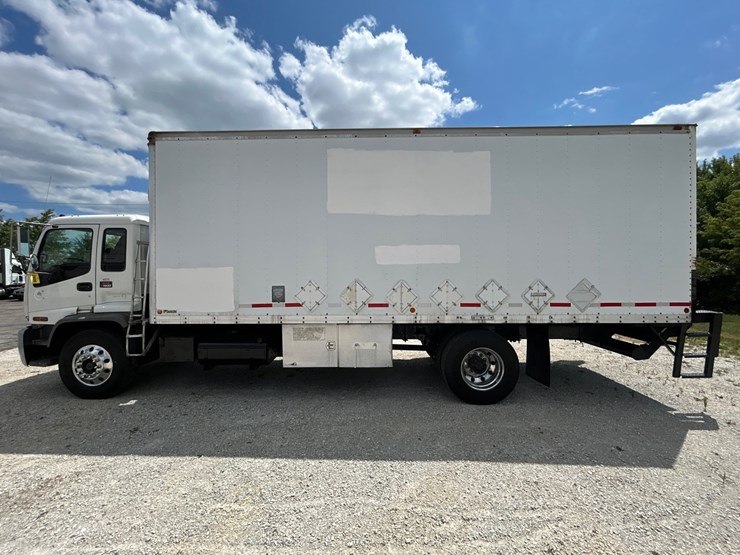 2001-gmc-t7500-image-2