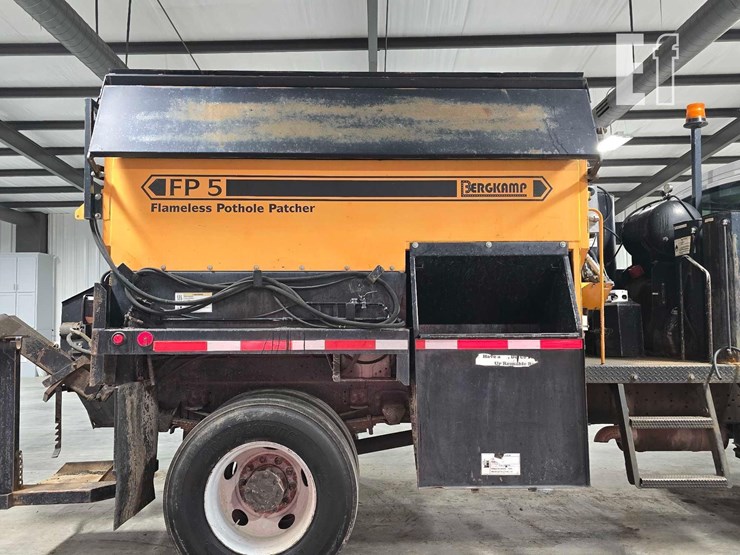 2006-gmc-topkick-c8500-image-20