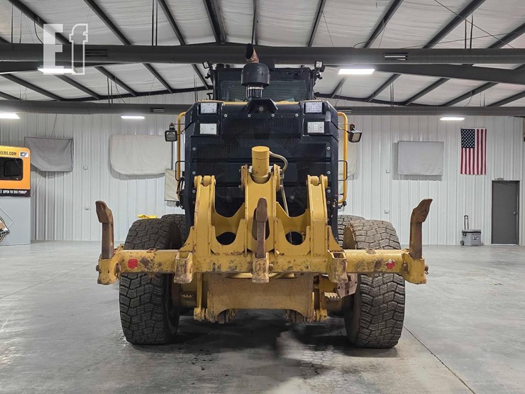 2014-caterpillar-160m2-image-8