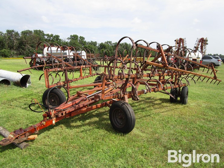 crustbuster-36'-hydraulic-fold-springtooth-w/3-bar-harrow-image-1