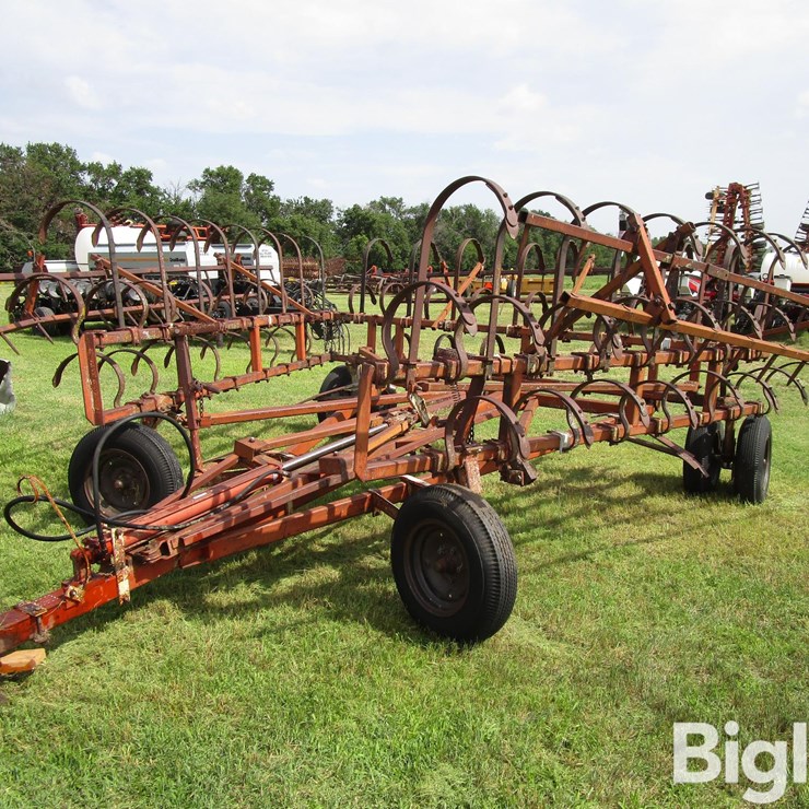 CrustBuster 36' Hydraulic Fold Springtooth W/3 Bar Harrow