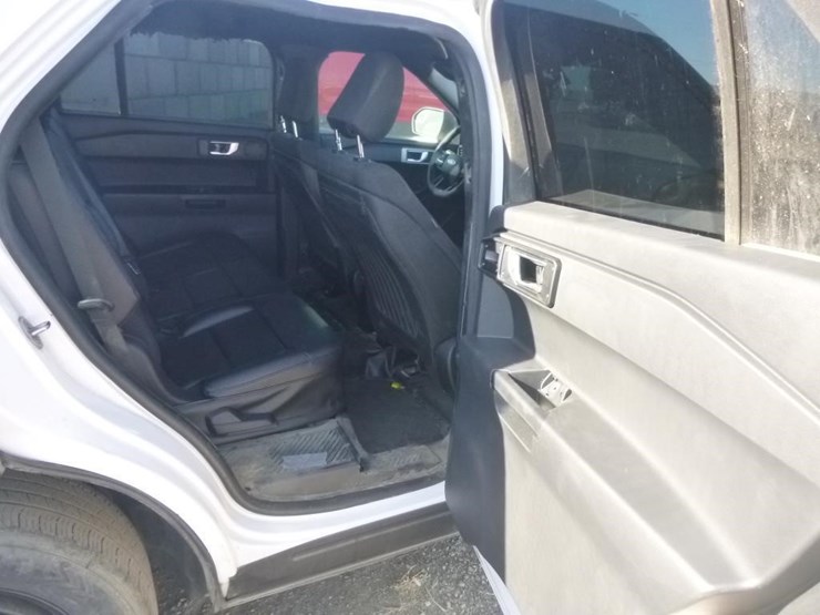 2020-ford-explorer-image-19