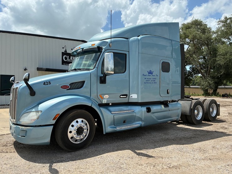 2015-peterbilt-579-image-1
