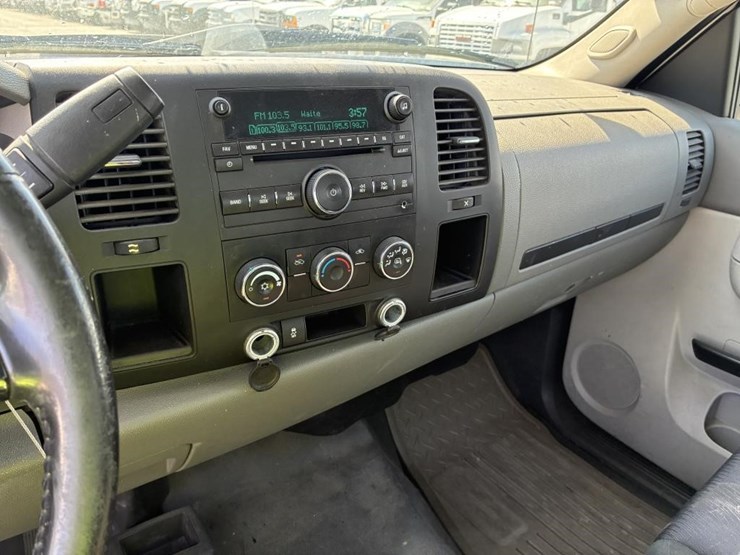 2012-gmc-sierra-3500-image-17