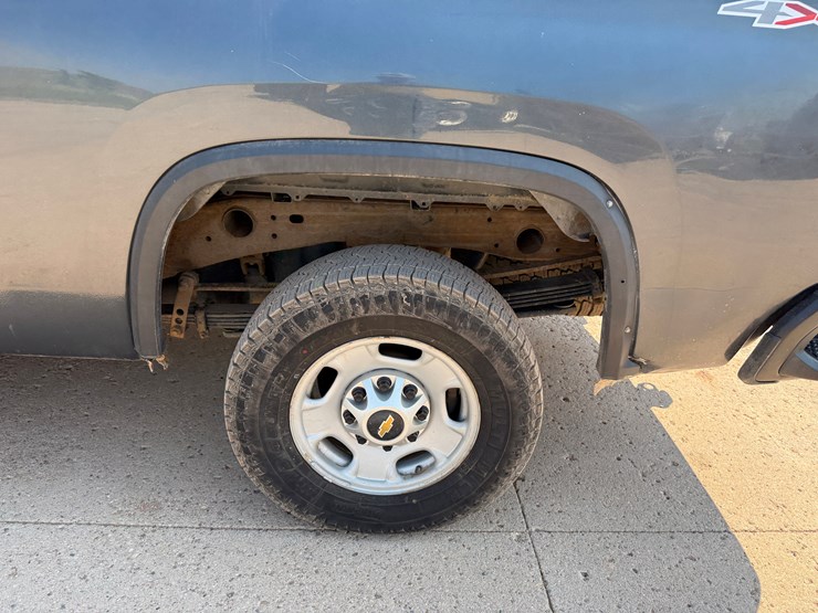 2020-chevrolet-silverado-2500hd-image-11
