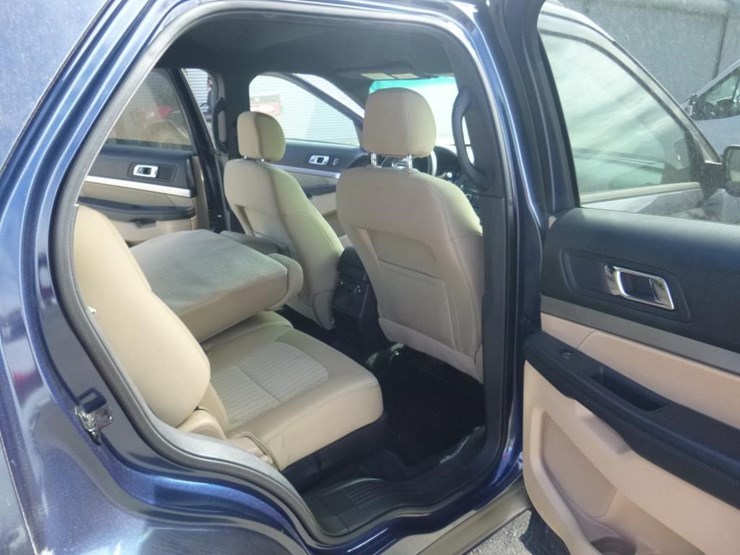 2016-ford-explorer-image-8