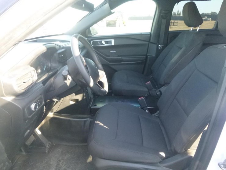 2020-ford-explorer-image-9
