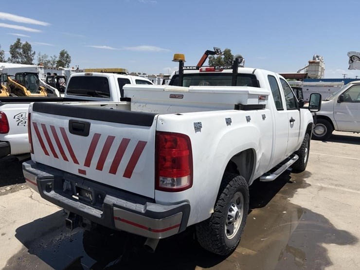2012-gmc-sierra-2500-image-3