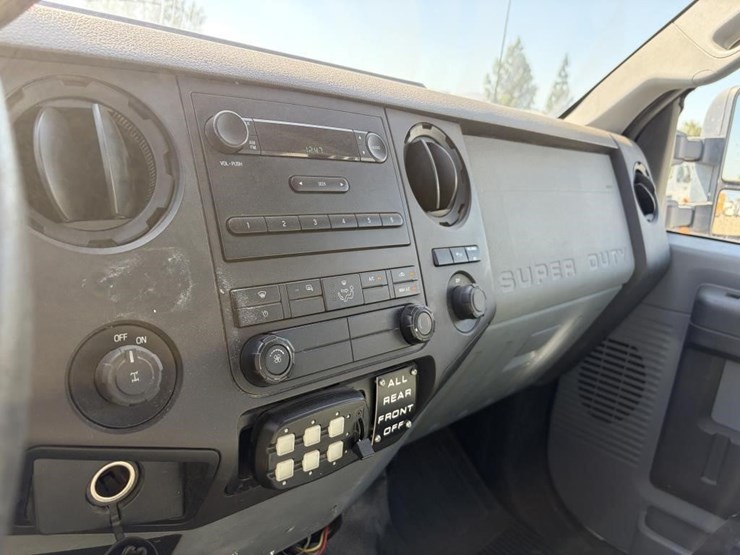 2011-ford-f250-xl-image-18