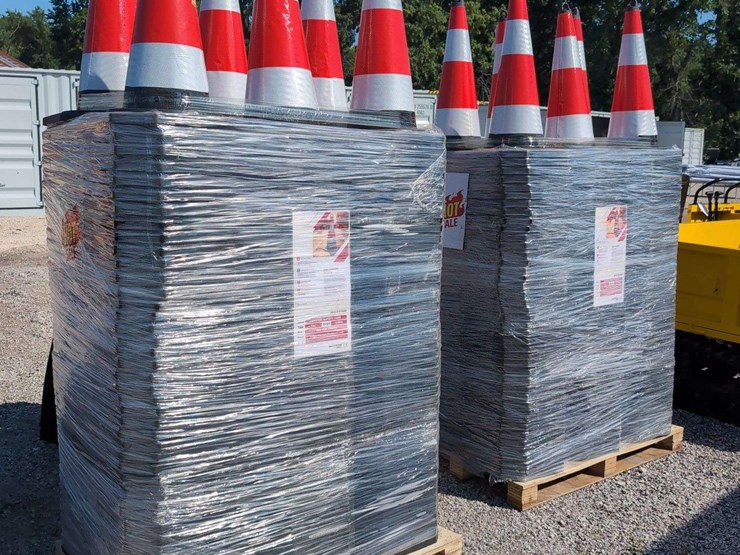 (50)-28"-traffic-cones-image-1