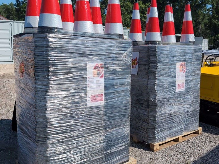 (50)-28"-traffic-cones-image-1