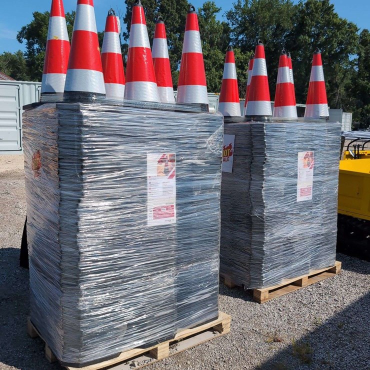 (50) 28" Traffic Cones