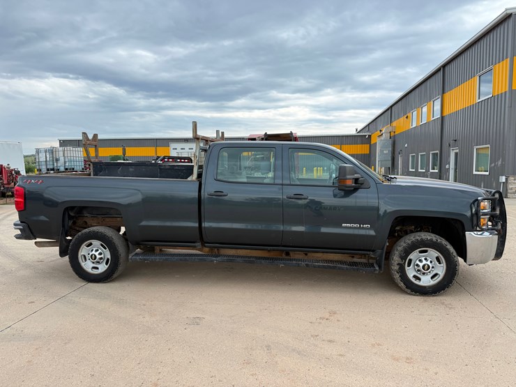 2018-chevrolet-silverado-2500hd-image-5