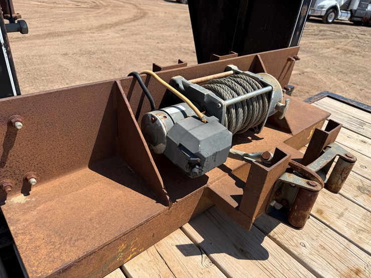 2008-trav-a-long-26’-+-5’-x-102”-dual-t/a-gooseneck-trailer-image-4