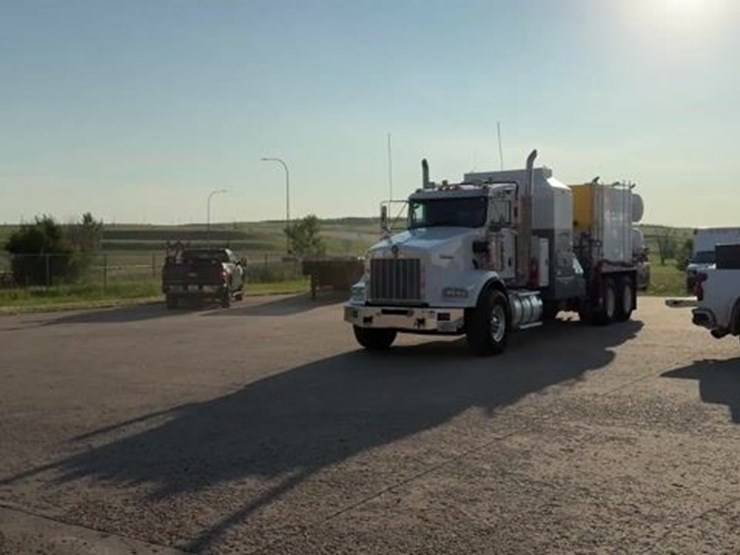 2012-kenworth-t800-image-1