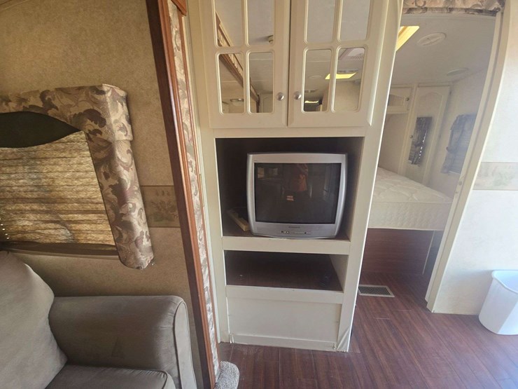 2006-keystone-outback-travel-trailer-image-43