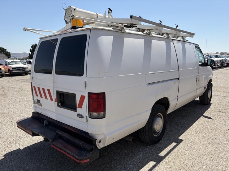 2002-ford-e350-image-3