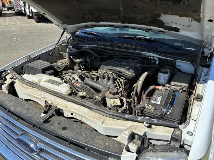 2010-ford-explorer-image-10