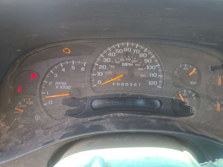 2006-chevrolet-silverado-2500-image-21
