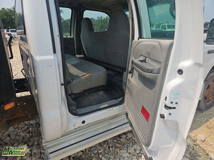 2003-ford-f450-image-21