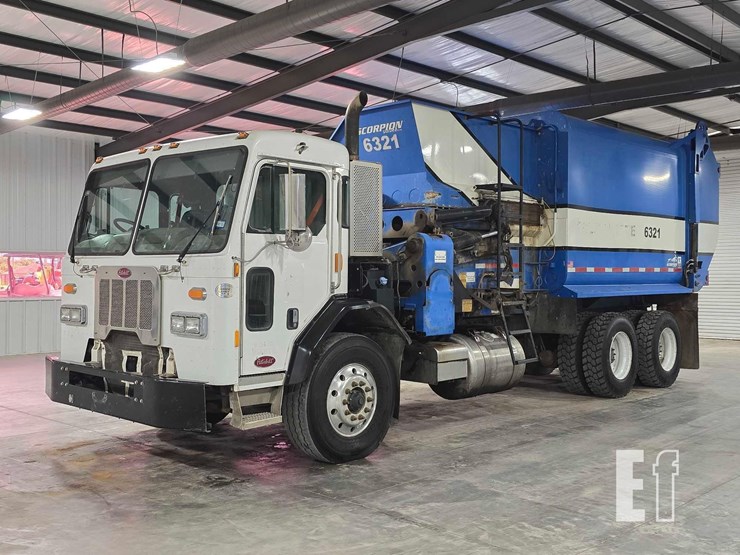 2017-peterbilt-320-image-1