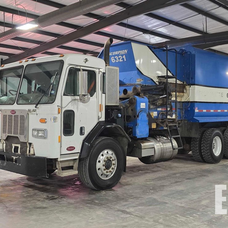 2017 PETERBILT 320