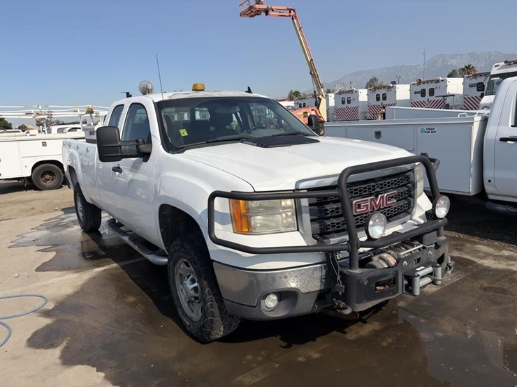 2012-gmc-sierra-3500-image-2