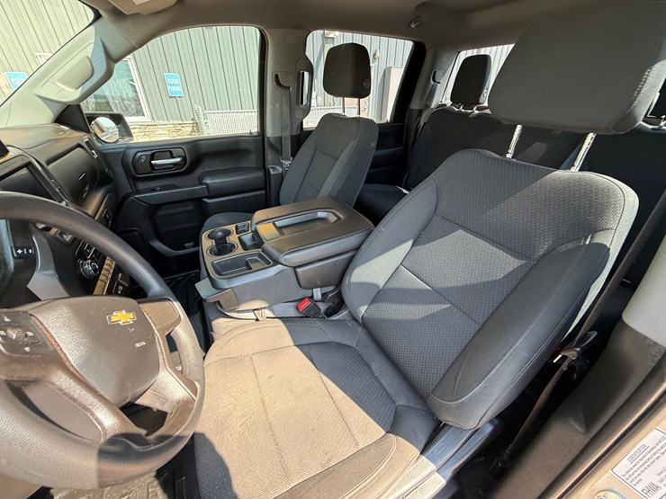 2021-chevrolet-silverado-2500hd-image-14